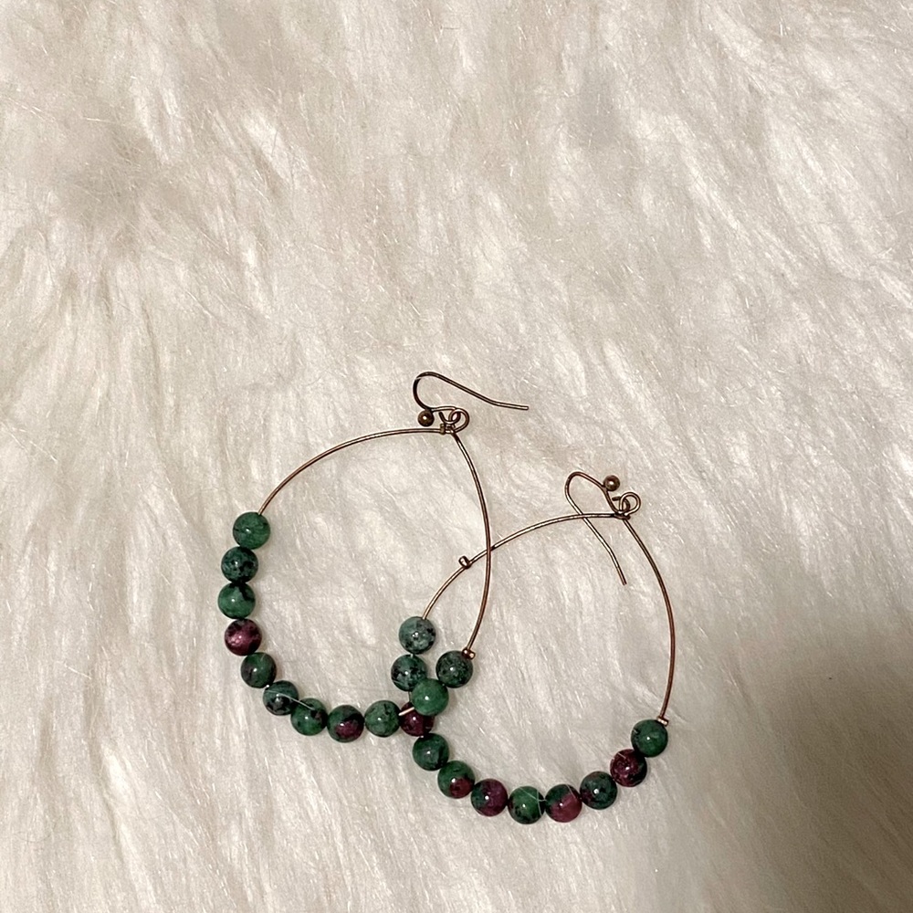Green stunning earrings!!